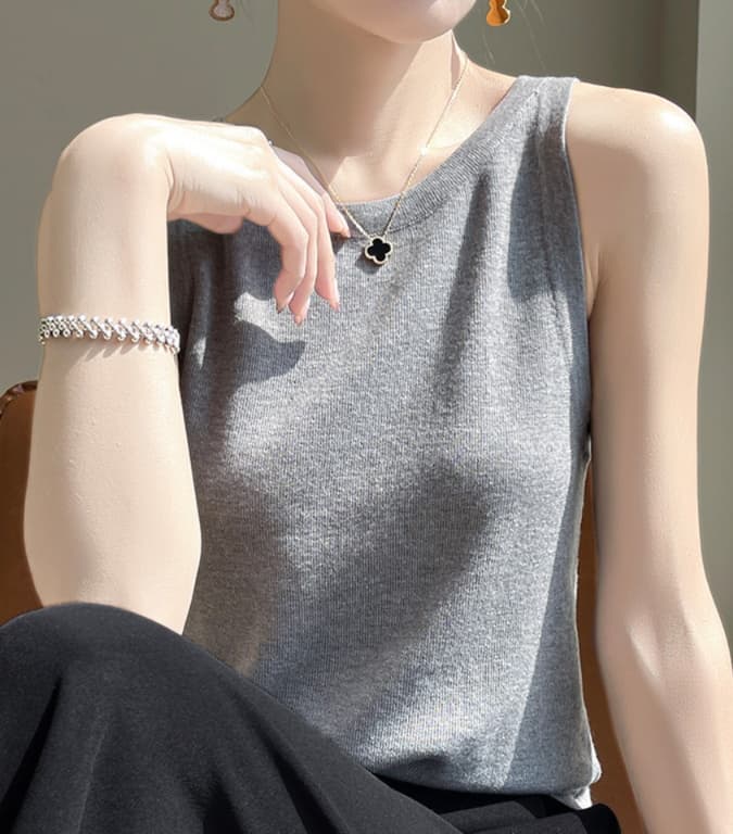 シンプル上質ニットベスト