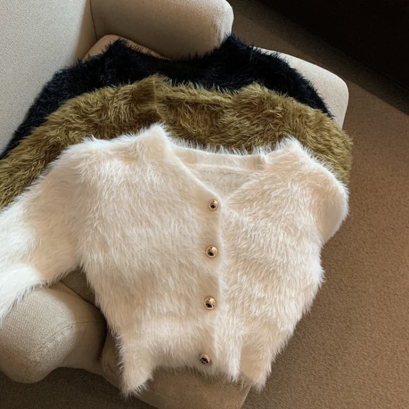 ニットふわふわファー素材の前開きボタン付きカーディガン