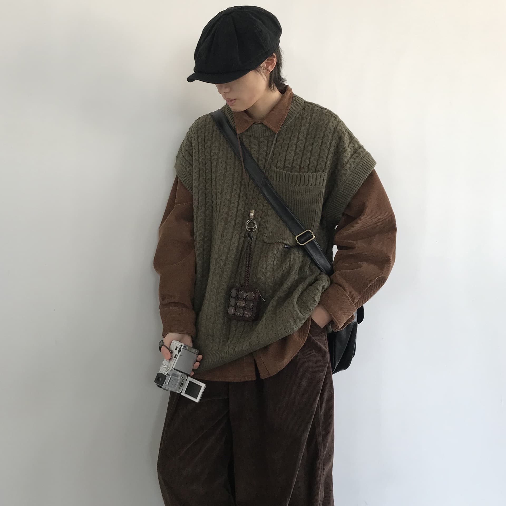 縄編みポケット付きニットベスト