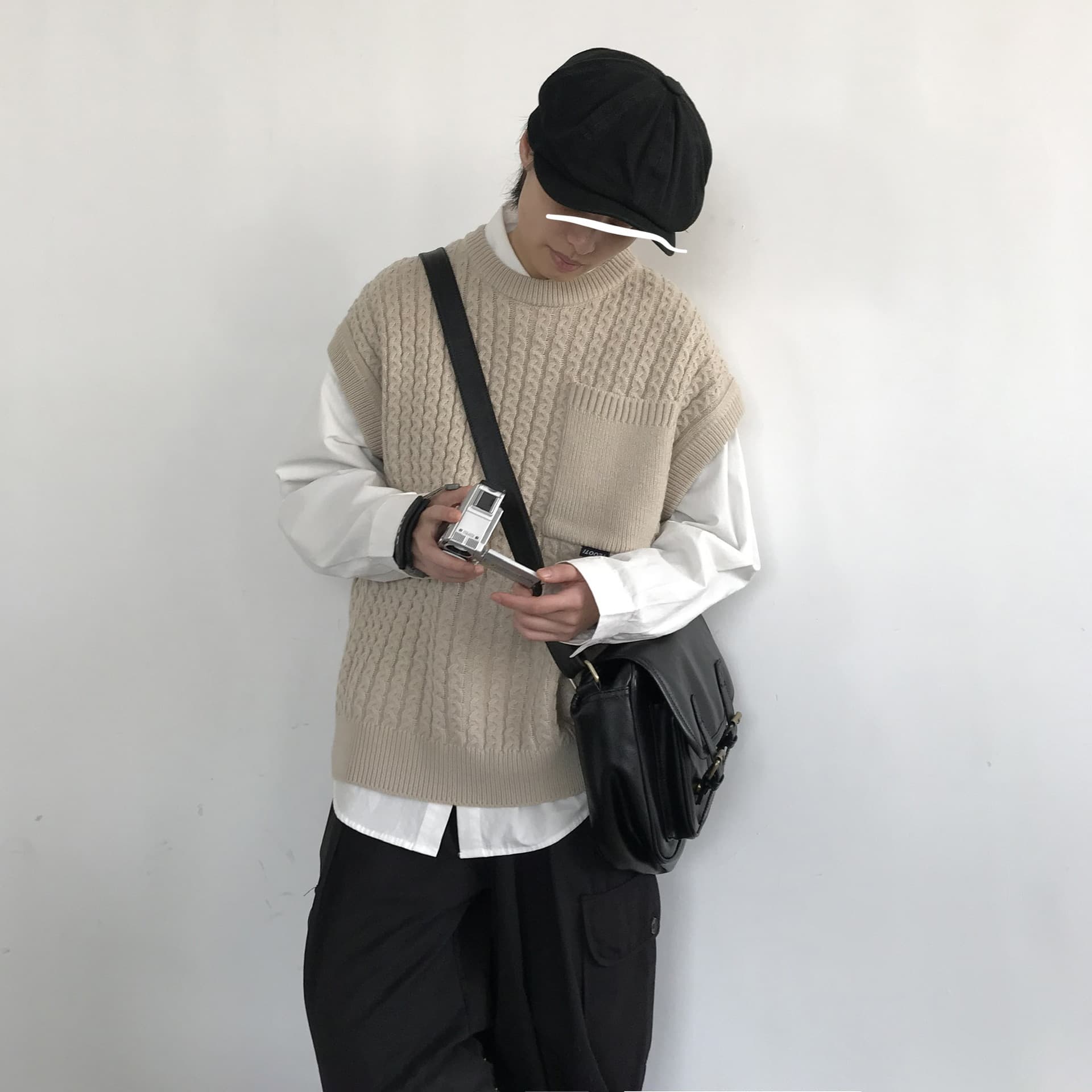 縄編みポケット付きニットベスト