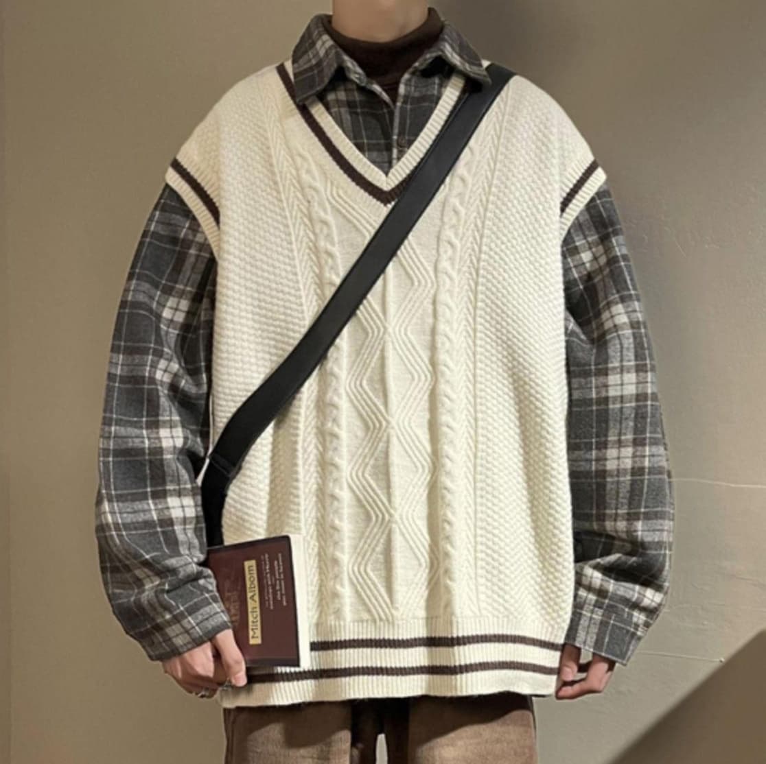 学生風ケーブル編みニットベスト