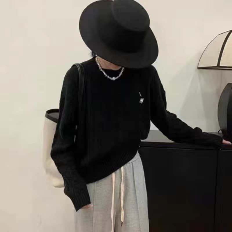 ケーブル編みシンプルニット