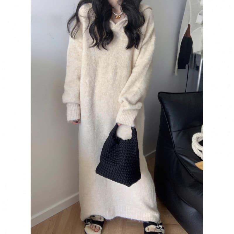 ふんわりロング丈ニットワンピース
