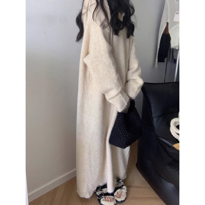 ふんわりロング丈ニットワンピース